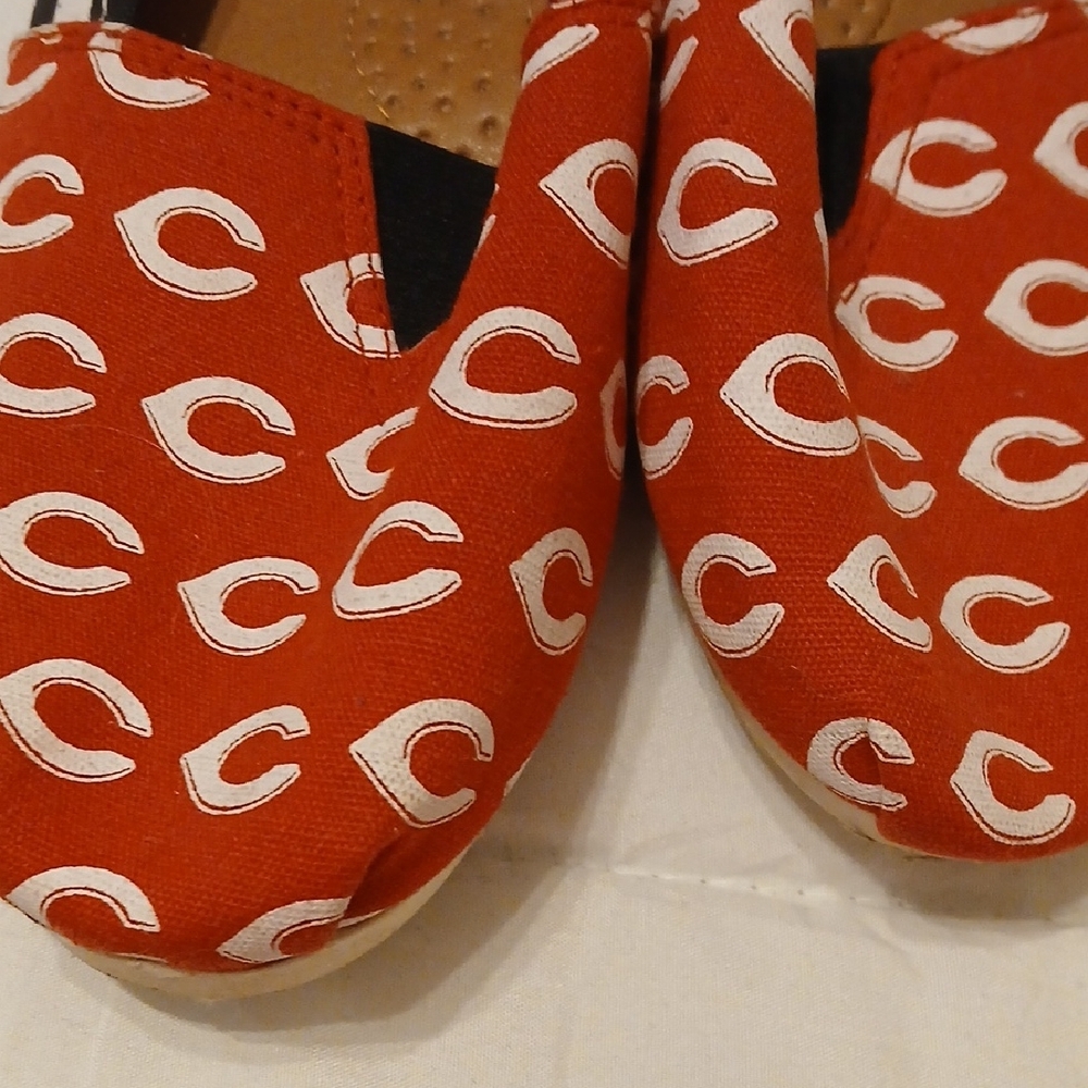 Red Patterned Women's Shoes - Picture 5 of 5